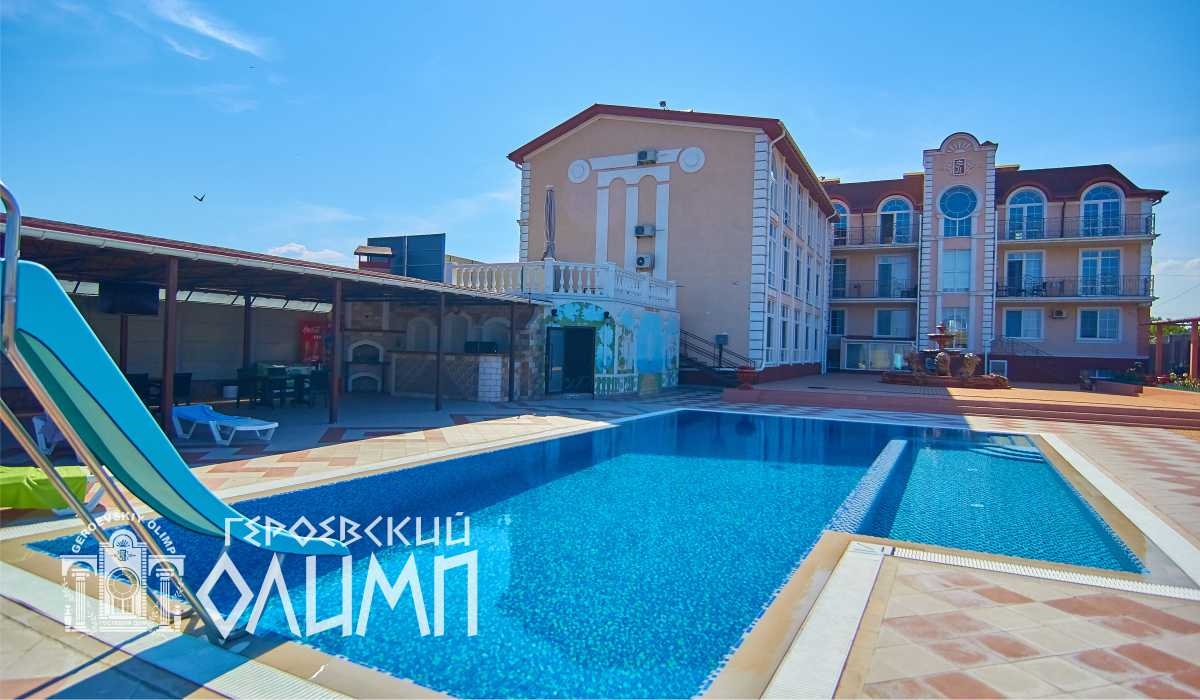 Двухзонный бассейн с теплой водой