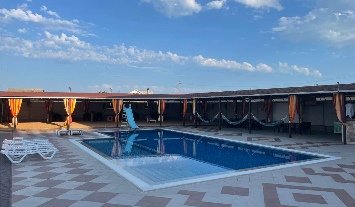 Гамаки и баня на дровах с панорамным окном